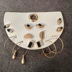 😃NEW😃Women’s Gold and Black Earring Set
